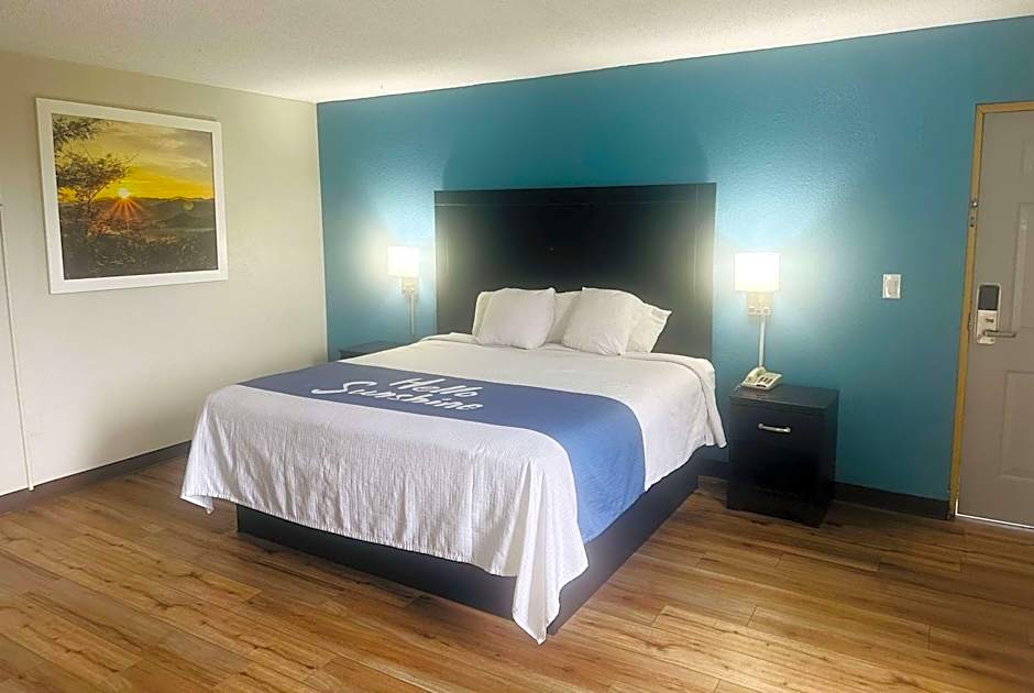 Days Inn by Wyndham Easley West Of Greenville/Clemson Area