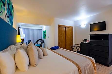 Deluxe King or Queen Room