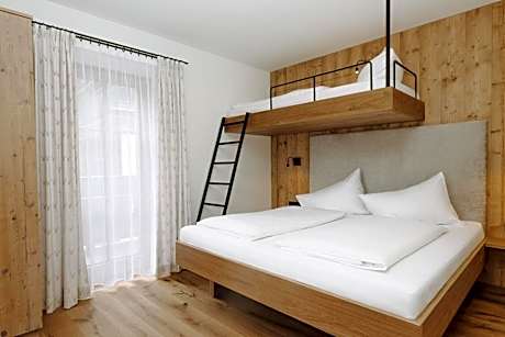 Two-Bedroom Apartment with Mountain View