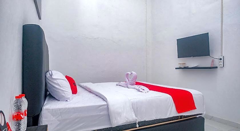 RedDoorz near Alun Alun Klaten