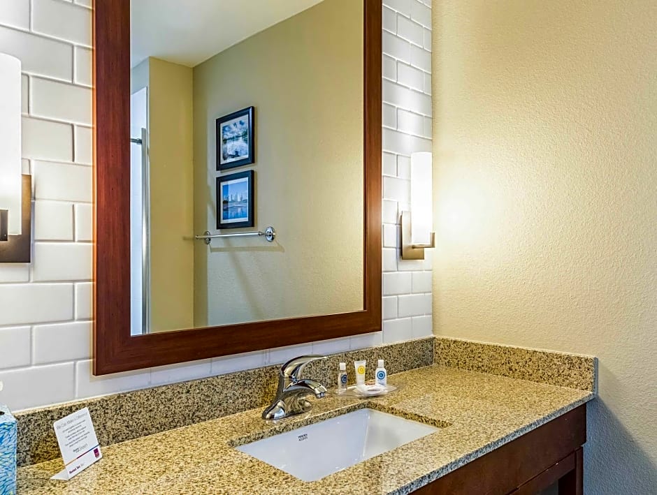 Comfort Suites