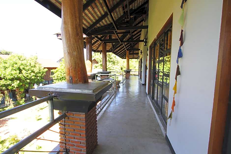 Above The Sea Boutique Hotel