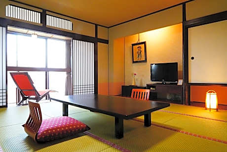 Japanese-Style Room with Lake View