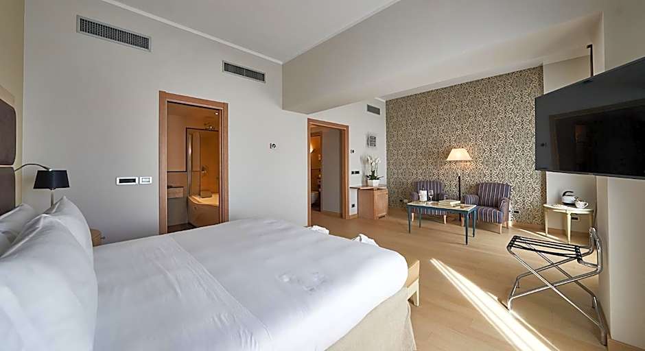 Photo 1 of 11 of Suite