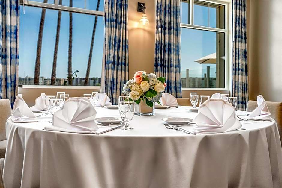 Jamaica Bay Inn Marina Del Rey Tapestry Collection by Hilton