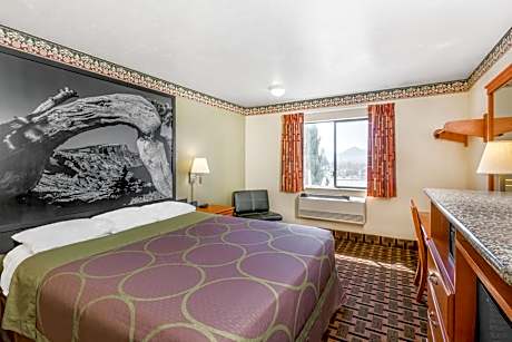 Queen Room - Disability Access/Non-Smoking