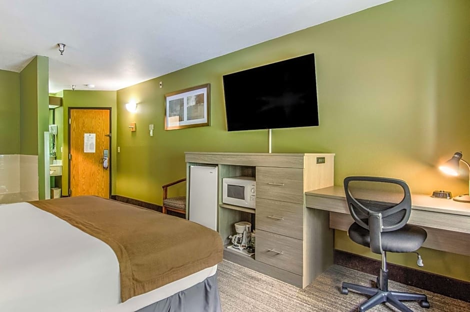 GuestHouse Inn & Suites Poulsbo