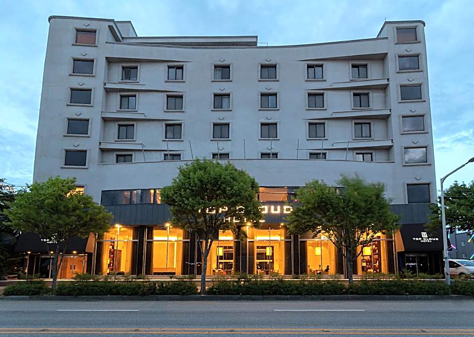 Photo 1 of 38 of Top Cloud Hotel Iksan