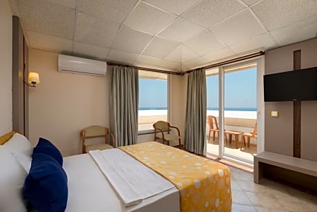 Standard Single Room with Side Sea View