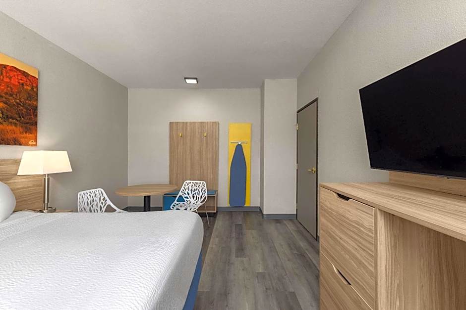 Days Inn & Suites by Wyndham Tucson/Marana