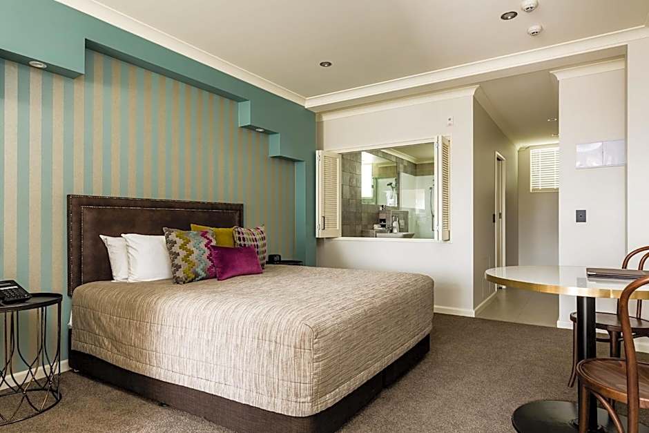 Pebble Beach Motor Inn