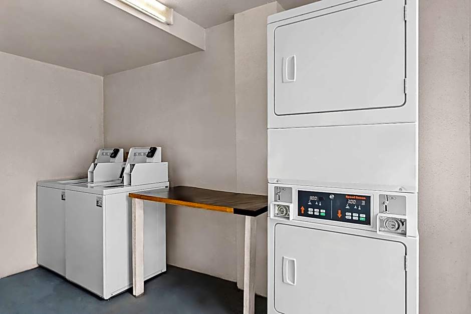 Quality Inn & Suites At Tropicana Field