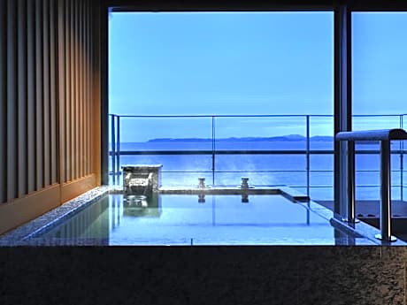 Modern Japanese-style Room with Open-air Bath