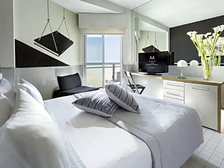 Standard Double or Twin Room with Partial Sea View