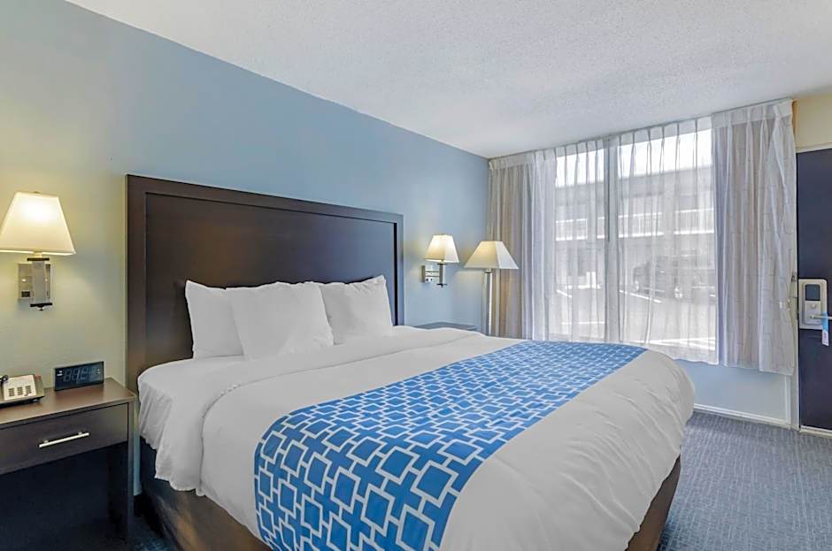 Suburban Studios Verona - Staunton North