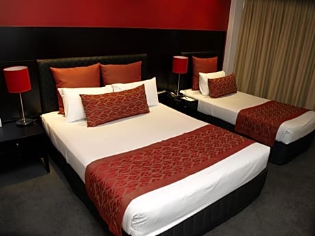 Deluxe Queen Room with Single Bed