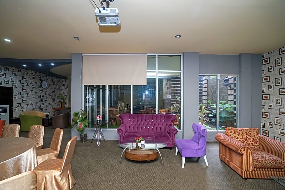 Collection O 736 Hotel Best Skip