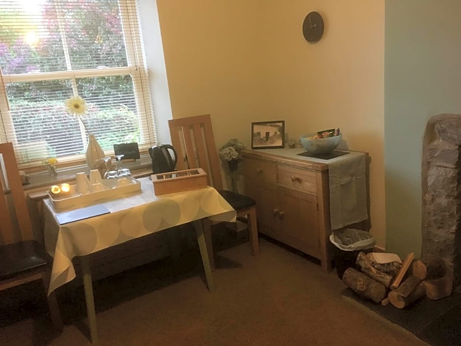 Garth Engan Private Self Contained B&B with Garden Area