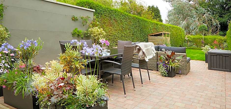 The Plough Inn & Cottages