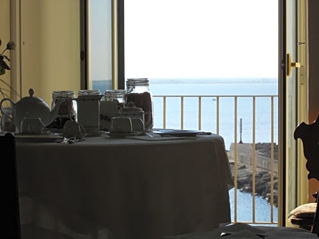 Palazzo De Tomasi B&B