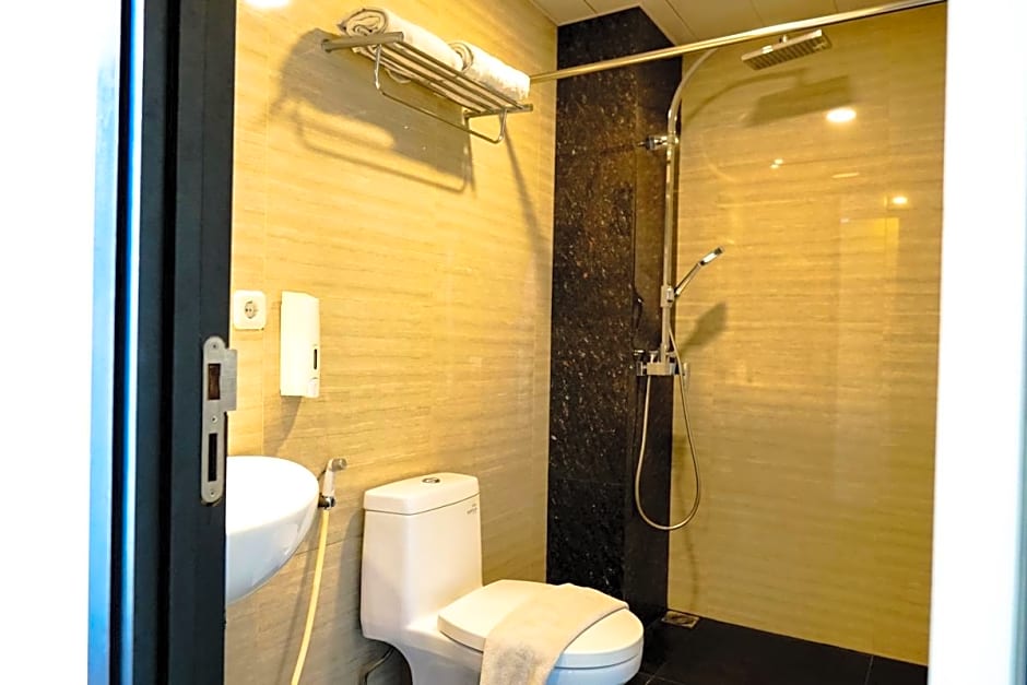 Empress Hotel Makassar City Center by LIFE