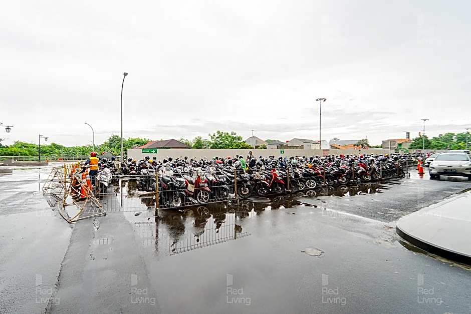 RedLiving Apartemen Transpark Juanda - F88 Tower Jade