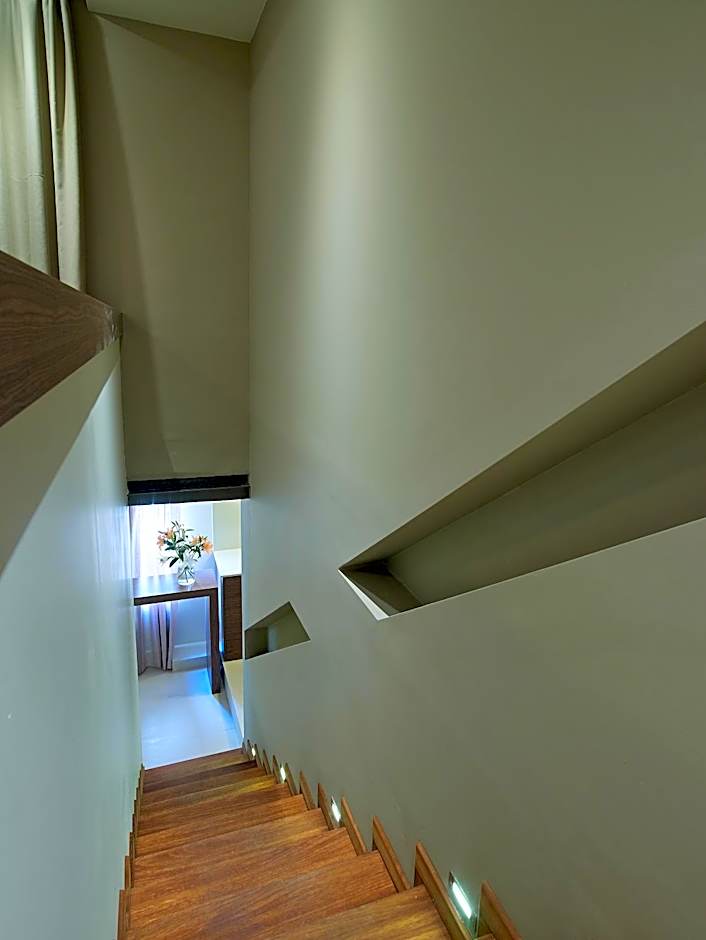 Elotis Suites