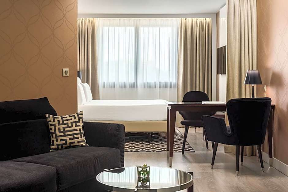 AC Hotel by Marriott Paris Porte Maillot