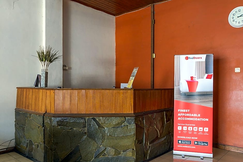 RedDoorz Plus @ Otista Garut