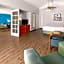 La Quinta Inn & Suites by Wyndham Pittsburgh Airport
