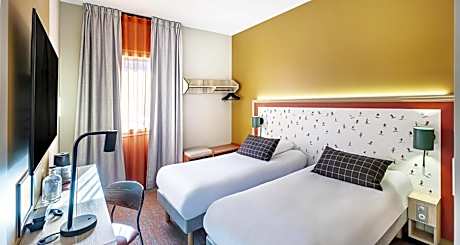 Standard Twin Room - Non-Smoking
