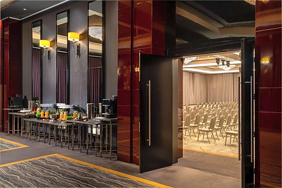 RADISSON BLU LEOGRAND HOTEL