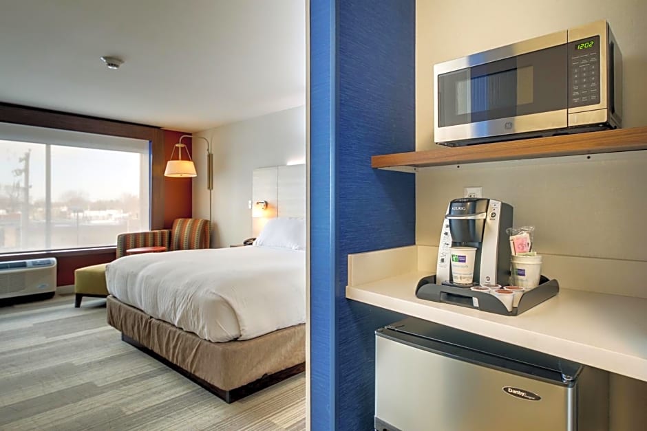 Holiday Inn Express & Suites Galesburg, an IHG Hotel