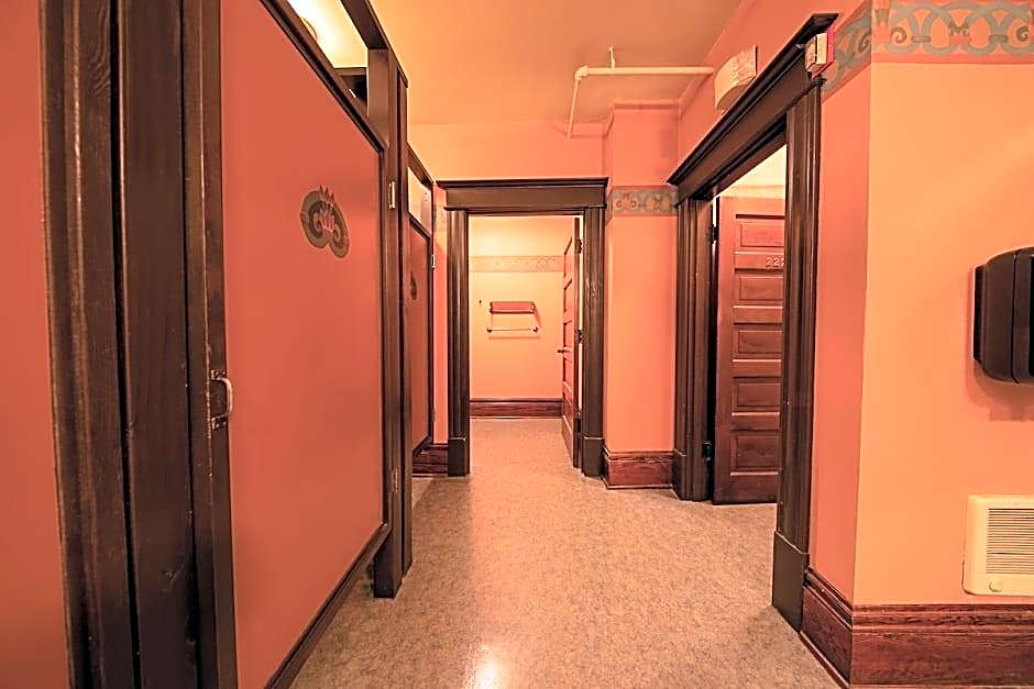 McMenamins Hotel Oregon
