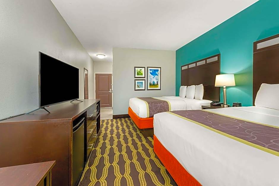 Photo 1 of 6 of 2 Queen Beds, Hearing/Mobility Accessible, Grab Bars, Bathtub
