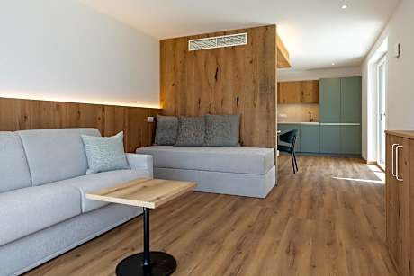 One Bedroom Apartment with balcony L