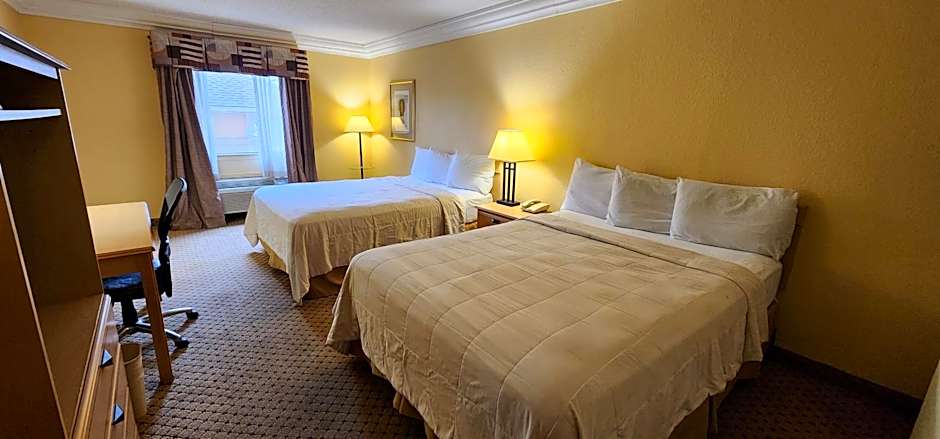 Super 8 by Wyndham Temple I-35