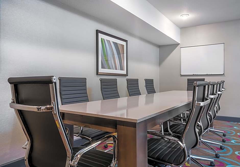 Holiday Inn Express Hotel & Suites Ames By IHG