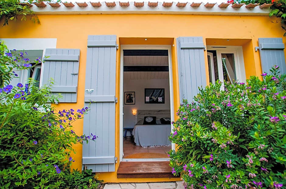 Les Yeux Bleus Bed & Breakfast