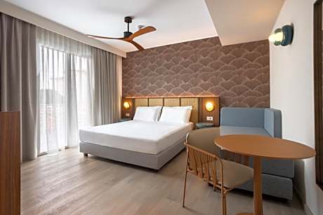 Deluxe Triple Room with Balcony