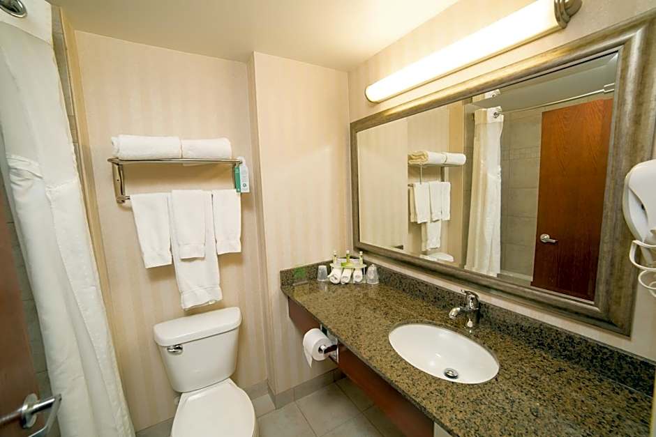Holiday Inn Express & Suites Drayton Valley By IHG