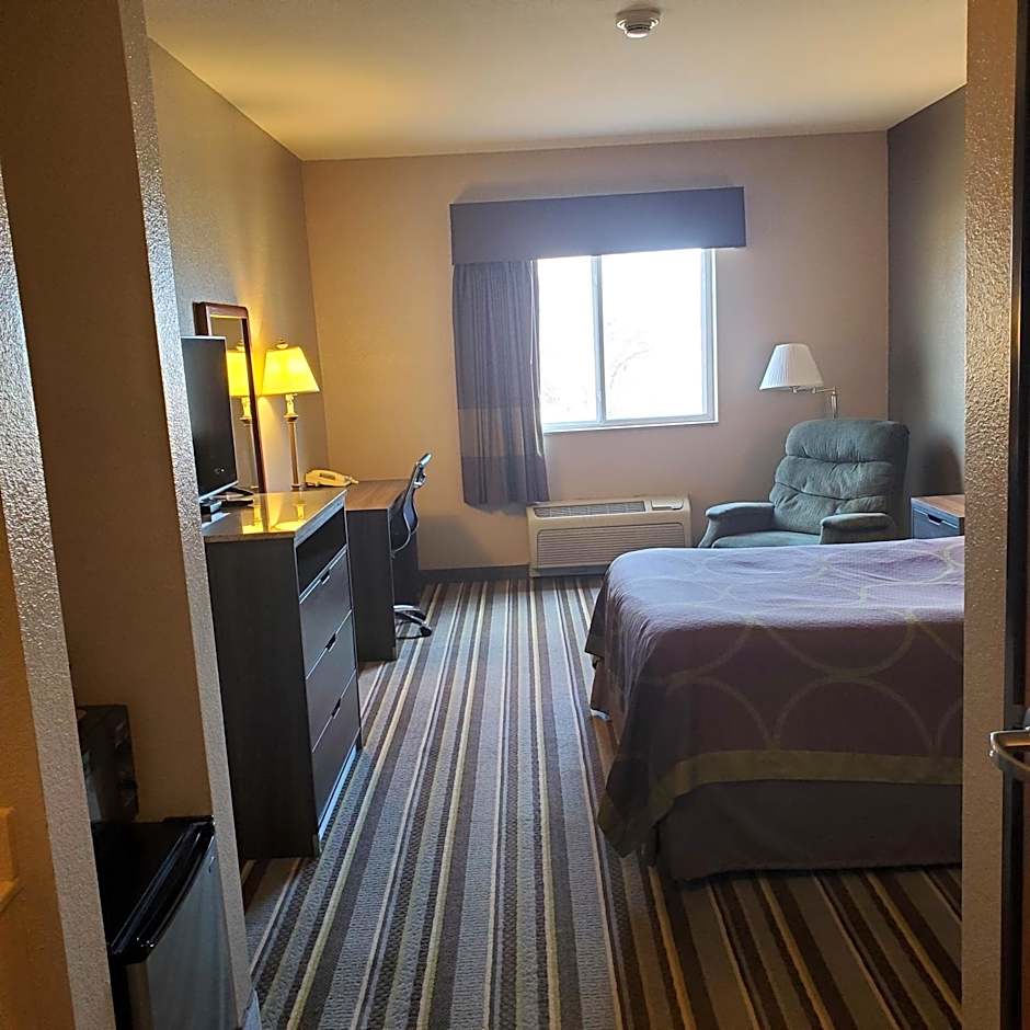 Photo 1 of 3 of 1 Queen Bed