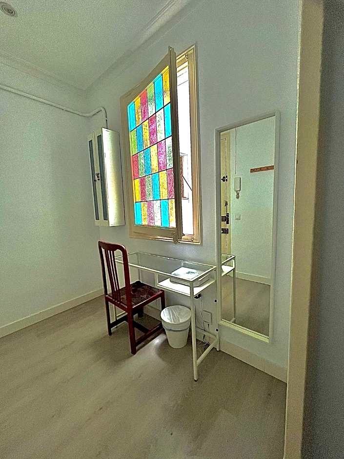 Private rooms near Parallel Av