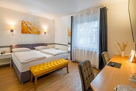 Schäfers Hotel, Self-Check-in, Cafe und Bäcker am Hotel