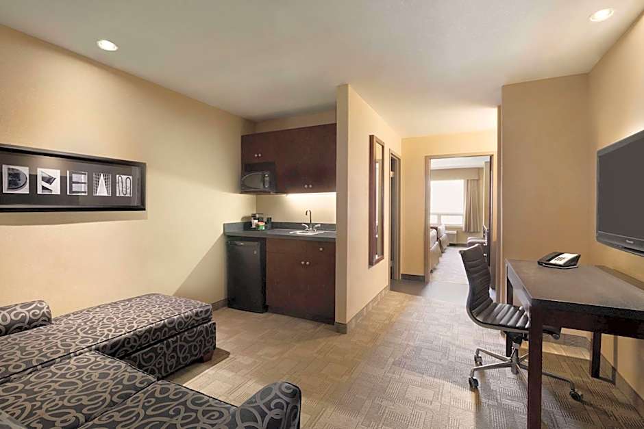 Days Inn by Wyndham Regina Airport West