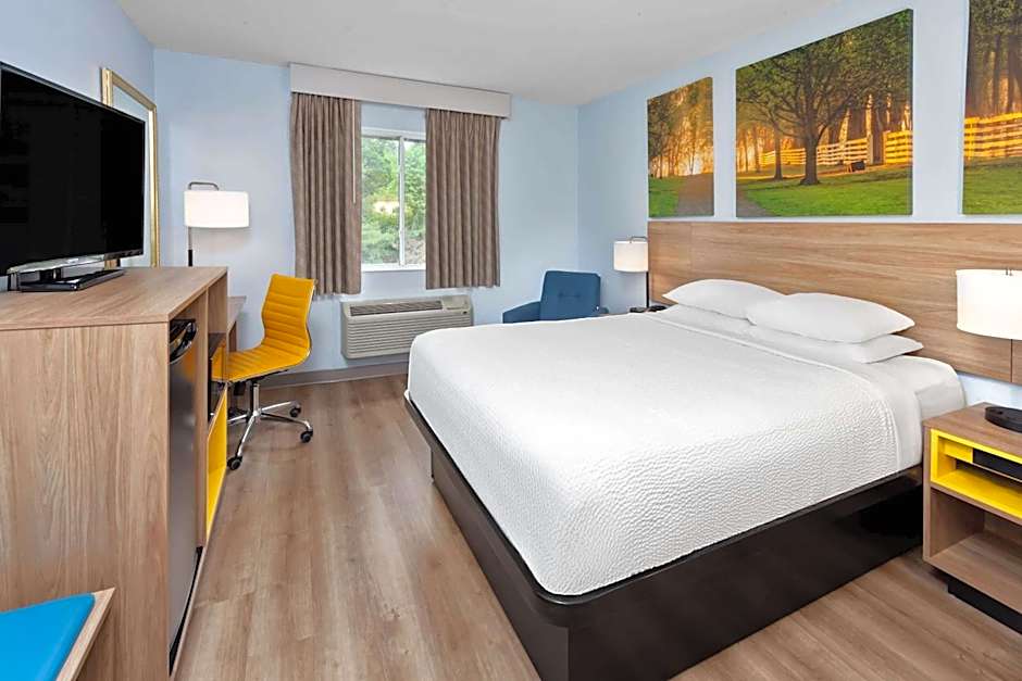 Days Inn & Suites by Wyndham Siler City