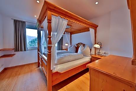 Two-Bedroom Apartment with Mountain View - Annex
