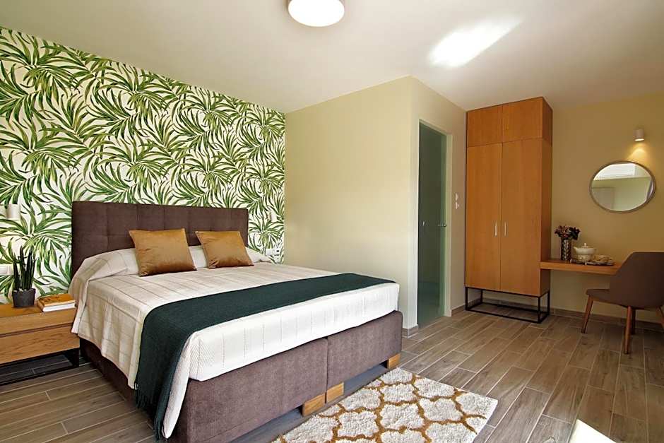 Maison 66, Riviera Hotels