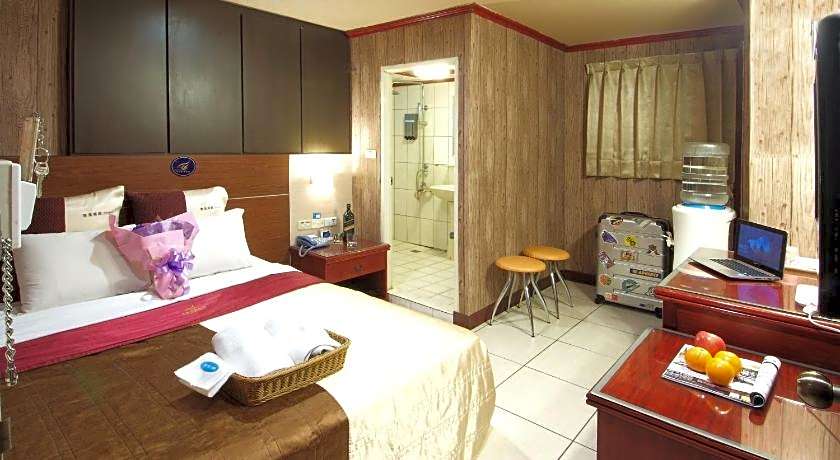 Golden Swallow Hotel