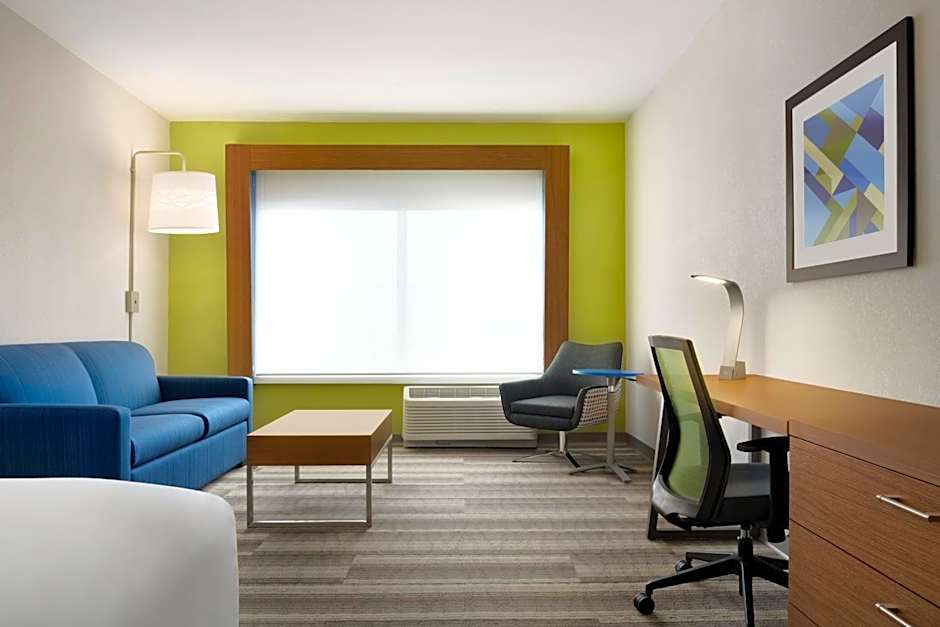 Holiday Inn Express & Suites Cincinnati South - Wilder By IHG